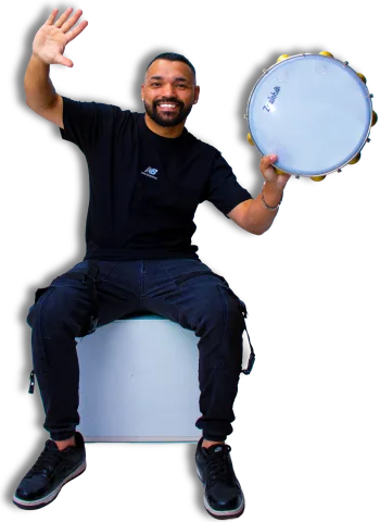 Lênon, vocal e cordas da banda Sempre Vira Samba